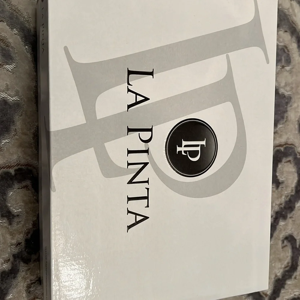 La Pinta black leather shoesGreat condition Zipper on top.Size 36Made in Turkey - Picture 5 of 5